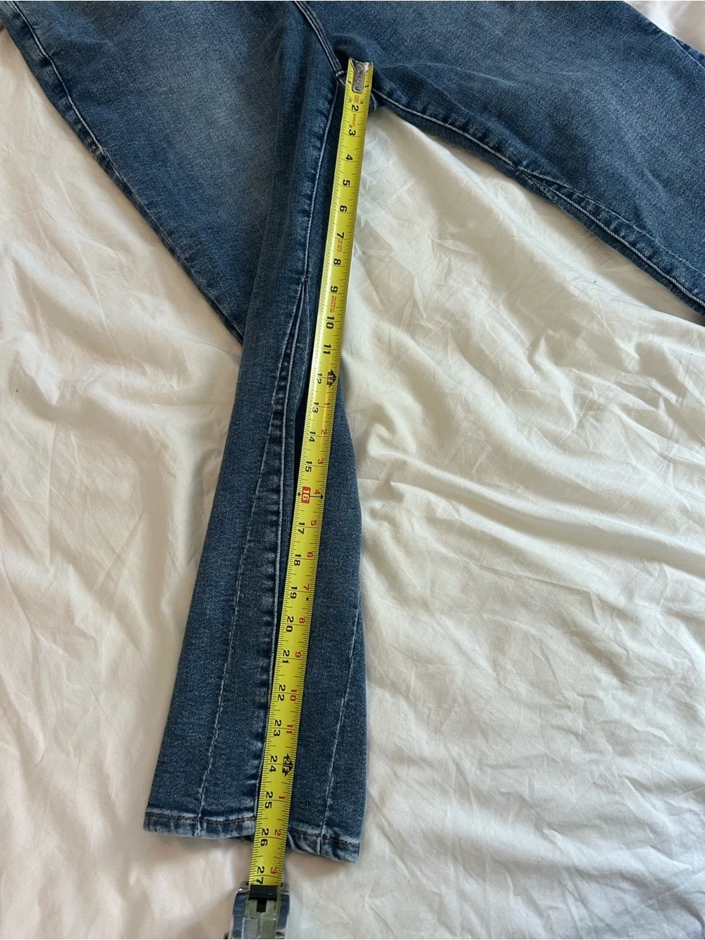 Good American Women's Flared Denim Jeans in Medium Blue - Classic Style - Picture 5 of 6